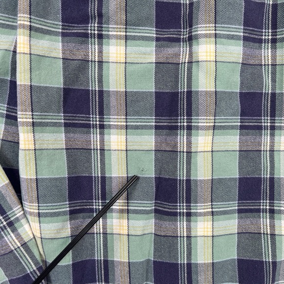 Duluth Trading Free Swingin Flannel Shirt Mens Medium Green Blue Plaid‎ Outdoor - Picture 8 of 9